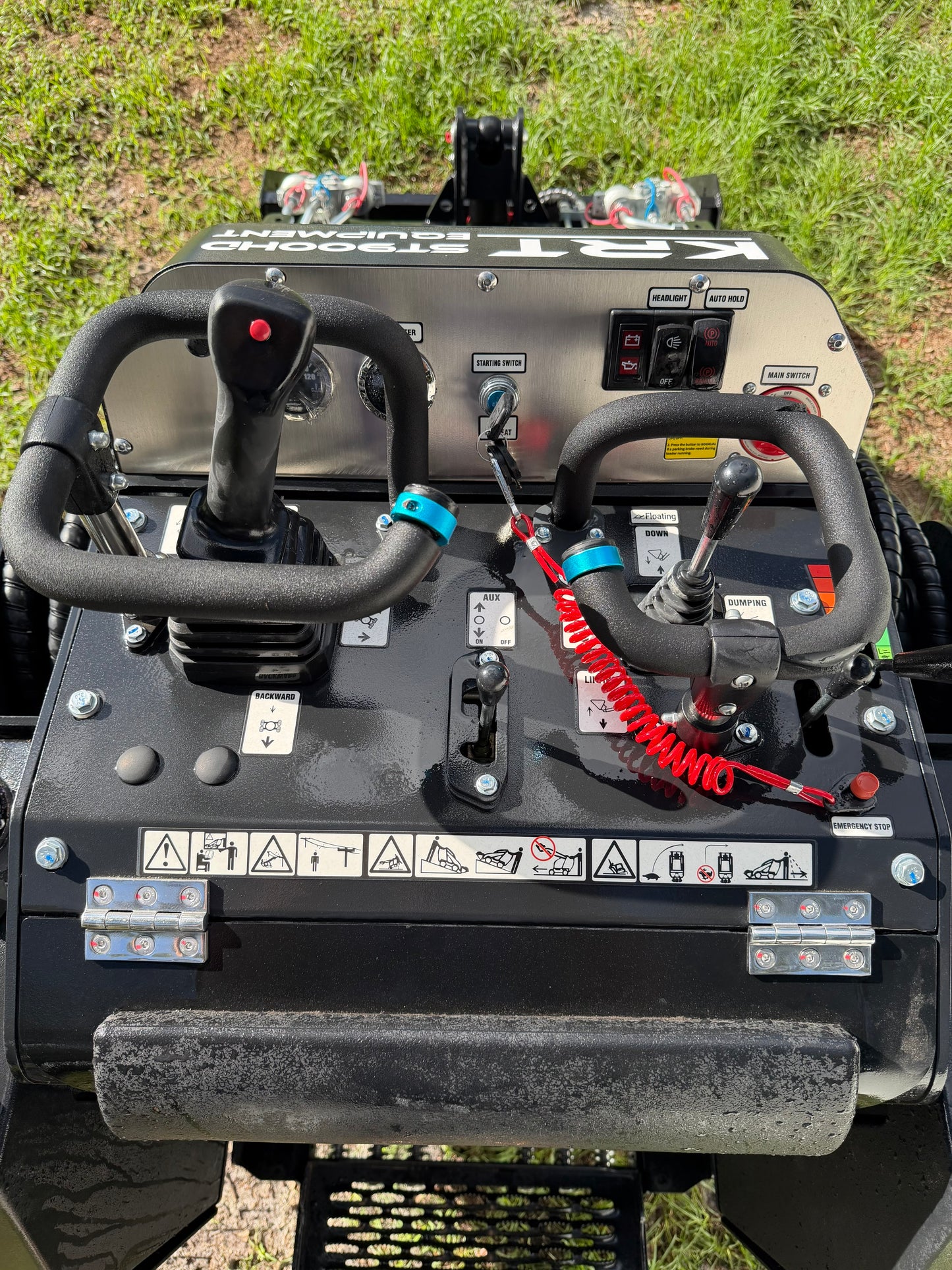 2025 KRT ST900HD Mini Skid Steer – Kubota Diesel